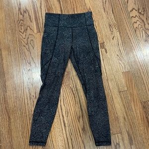 Black and white Athleta leggings